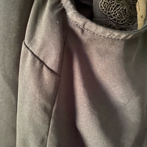 Women’s Banana Republic Navy Tank Top with Black Lace Floral Detail Size Small - Picture 8 of 8